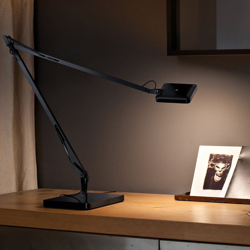 Flos Настольная лампа Kelvin Led Black F3452030 от Flos — в интерьере