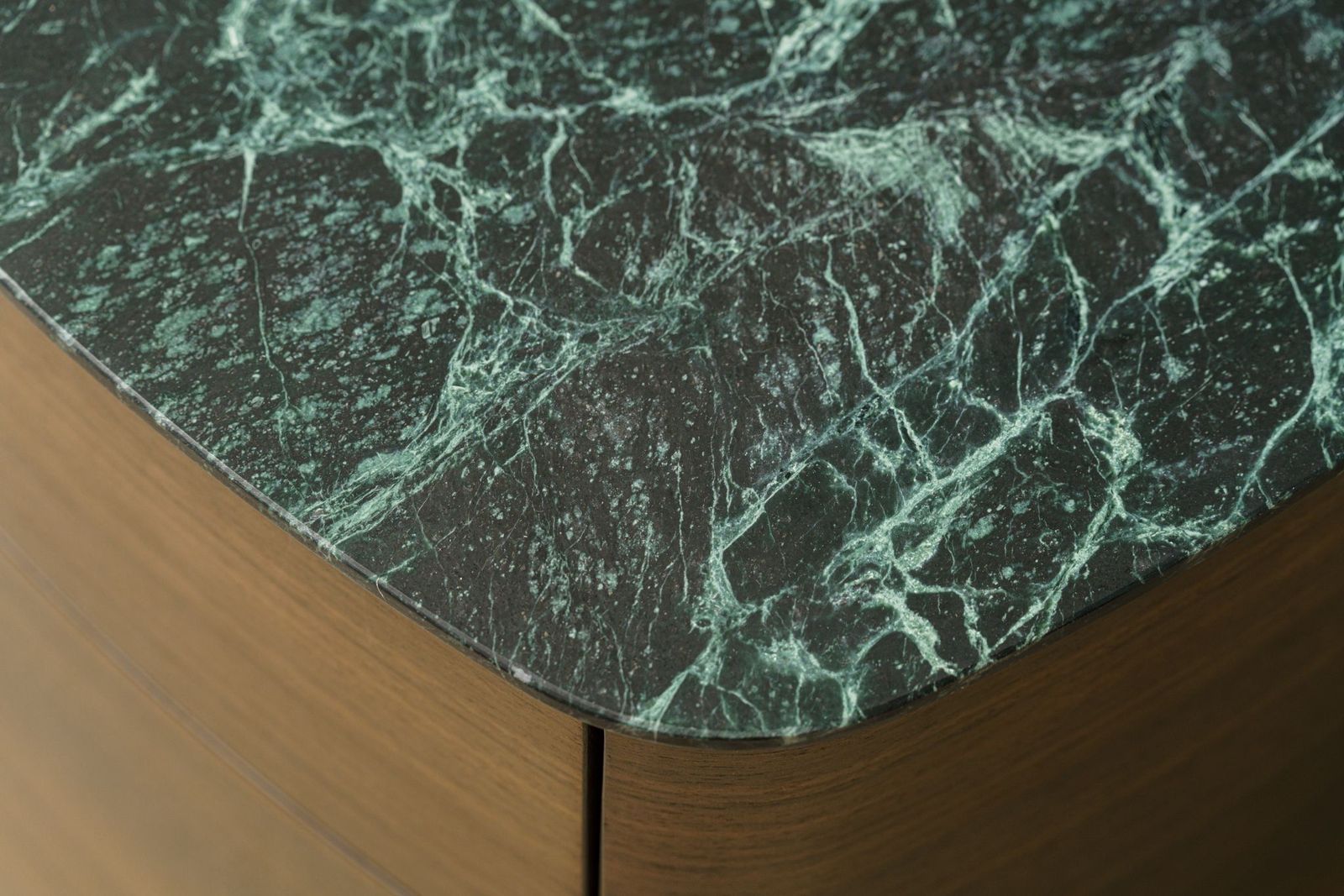 Molteni&C Прикроватная тумбочка 4040 Green Alpine от Molteni & C — в интерьере
