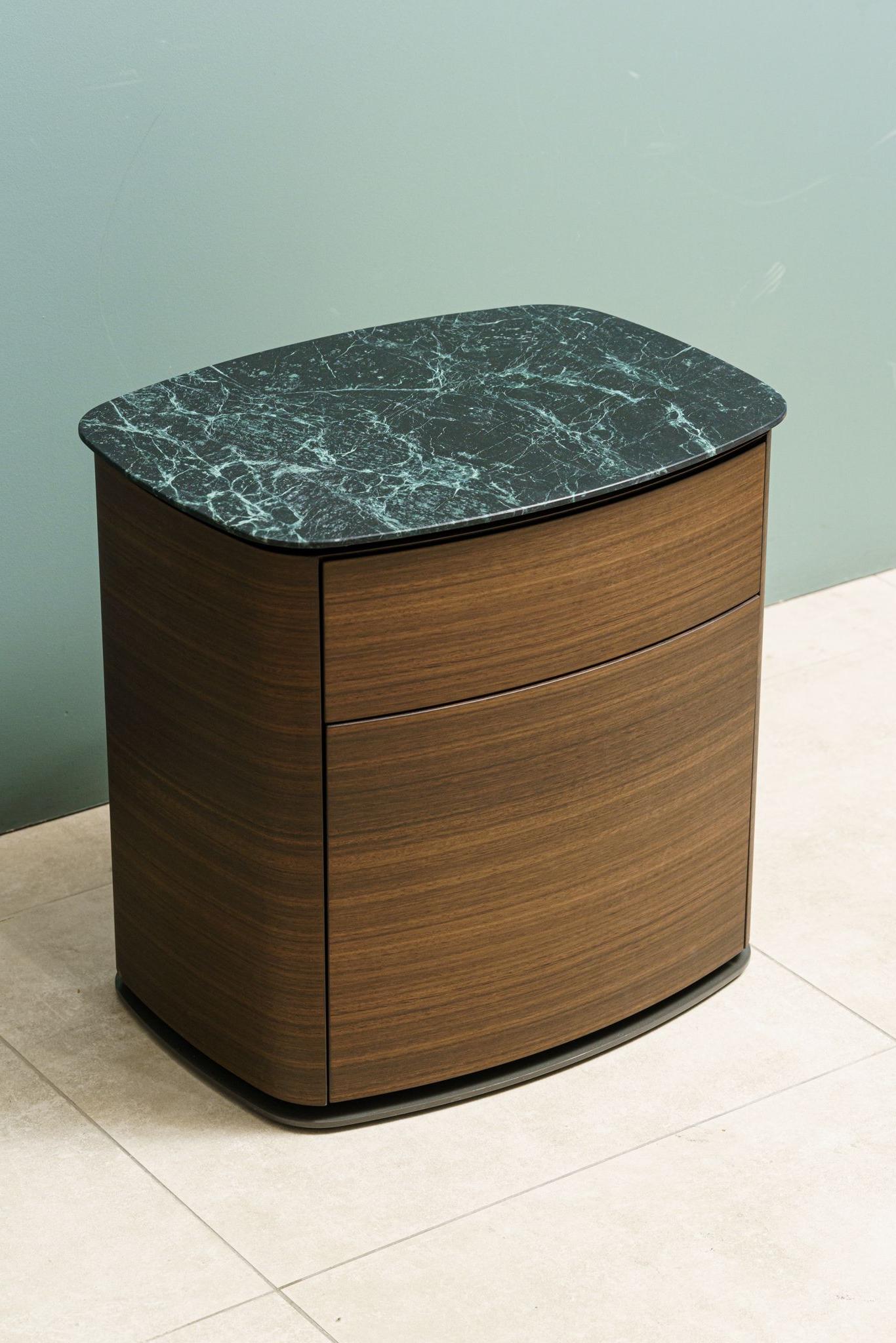 Molteni&C Прикроватная тумбочка 4040 Green Alpine от Molteni & C — в интерьере