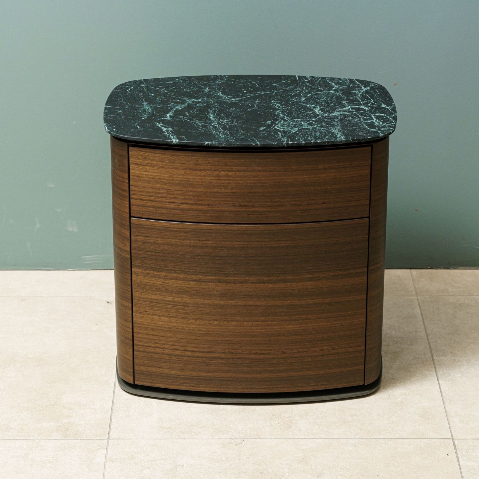 Molteni&C Прикроватная тумбочка 4040 Green Alpine от Molteni & C — в интерьере