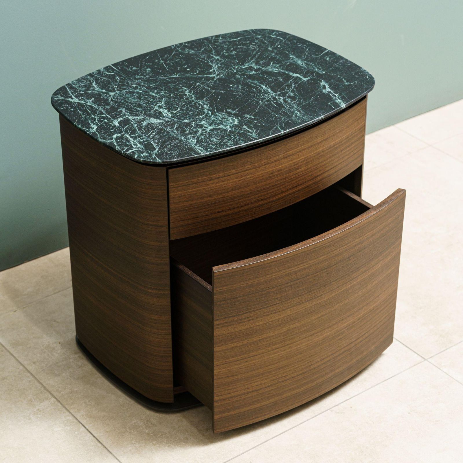 Molteni&C Прикроватная тумбочка 4040 Green Alpine от Molteni & C — в интерьере