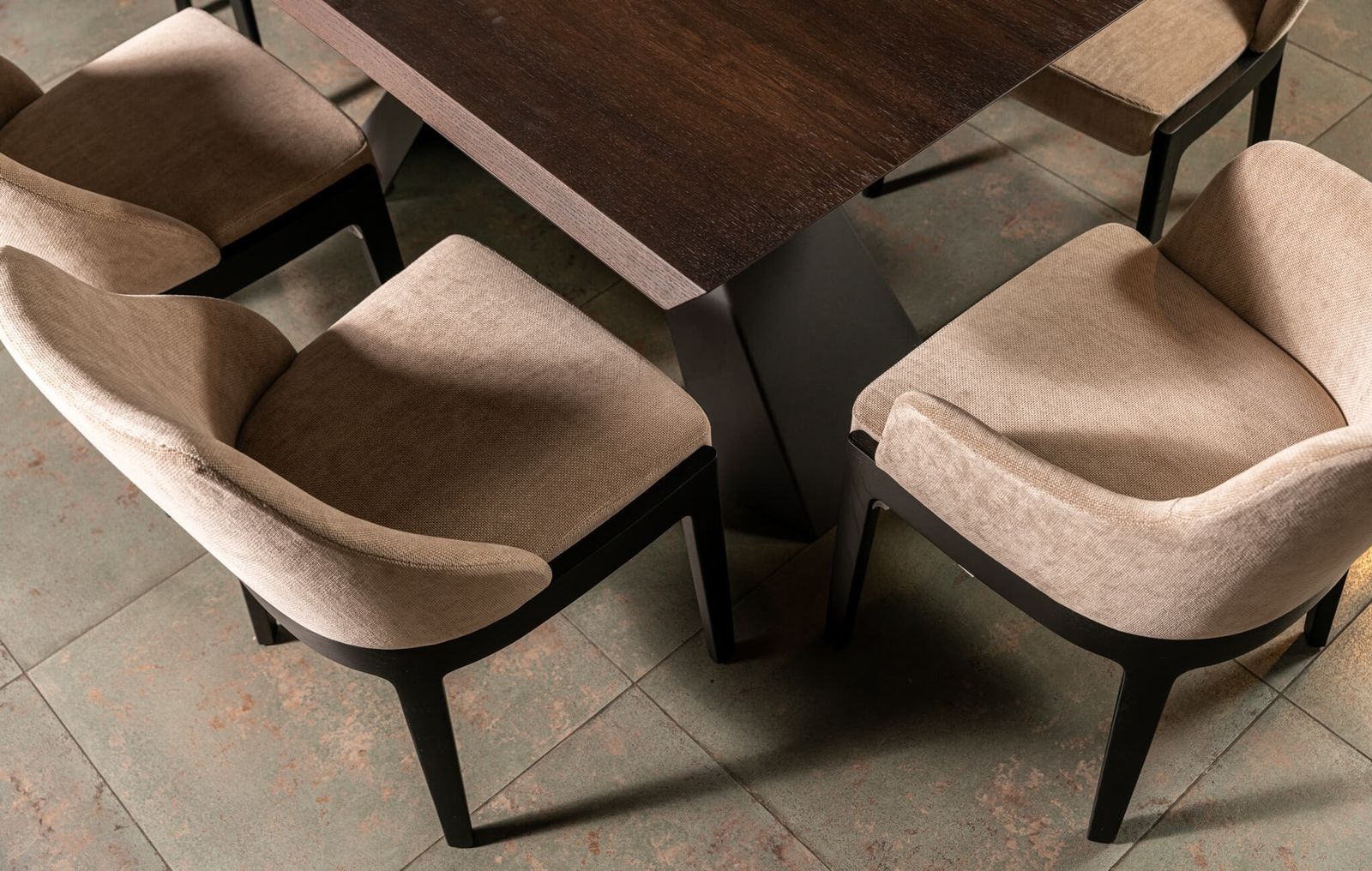 Molteni&C Стул Chelsea с подлокотниками от Molteni & C — в интерьере