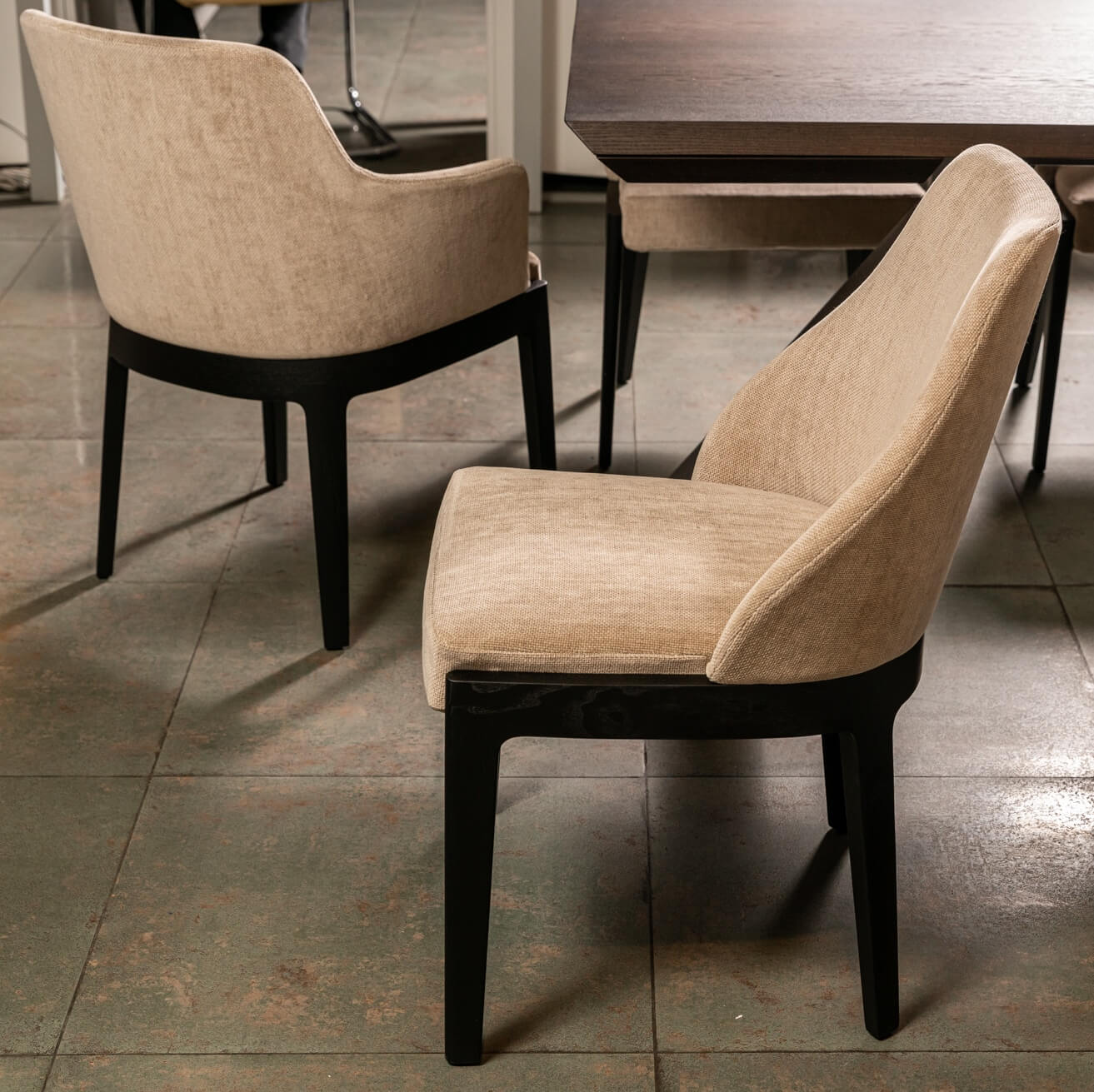 Molteni&C Стул Chelsea с подлокотниками от Molteni & C — в интерьере