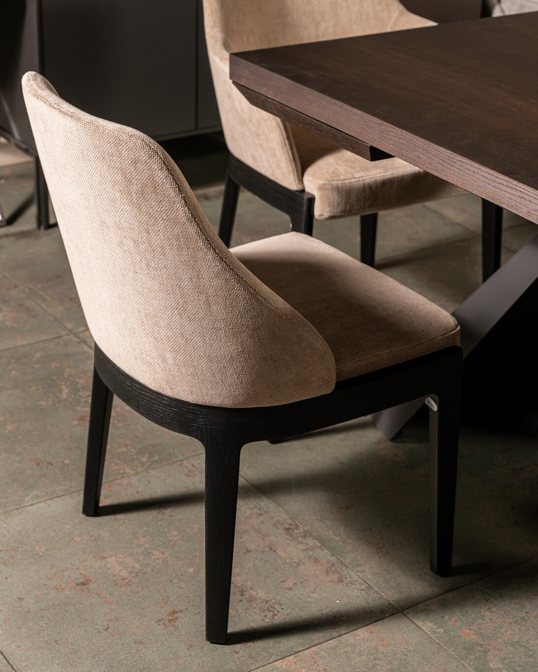 Molteni&C Стул Chelsea с подлокотниками от Molteni & C — в интерьере
