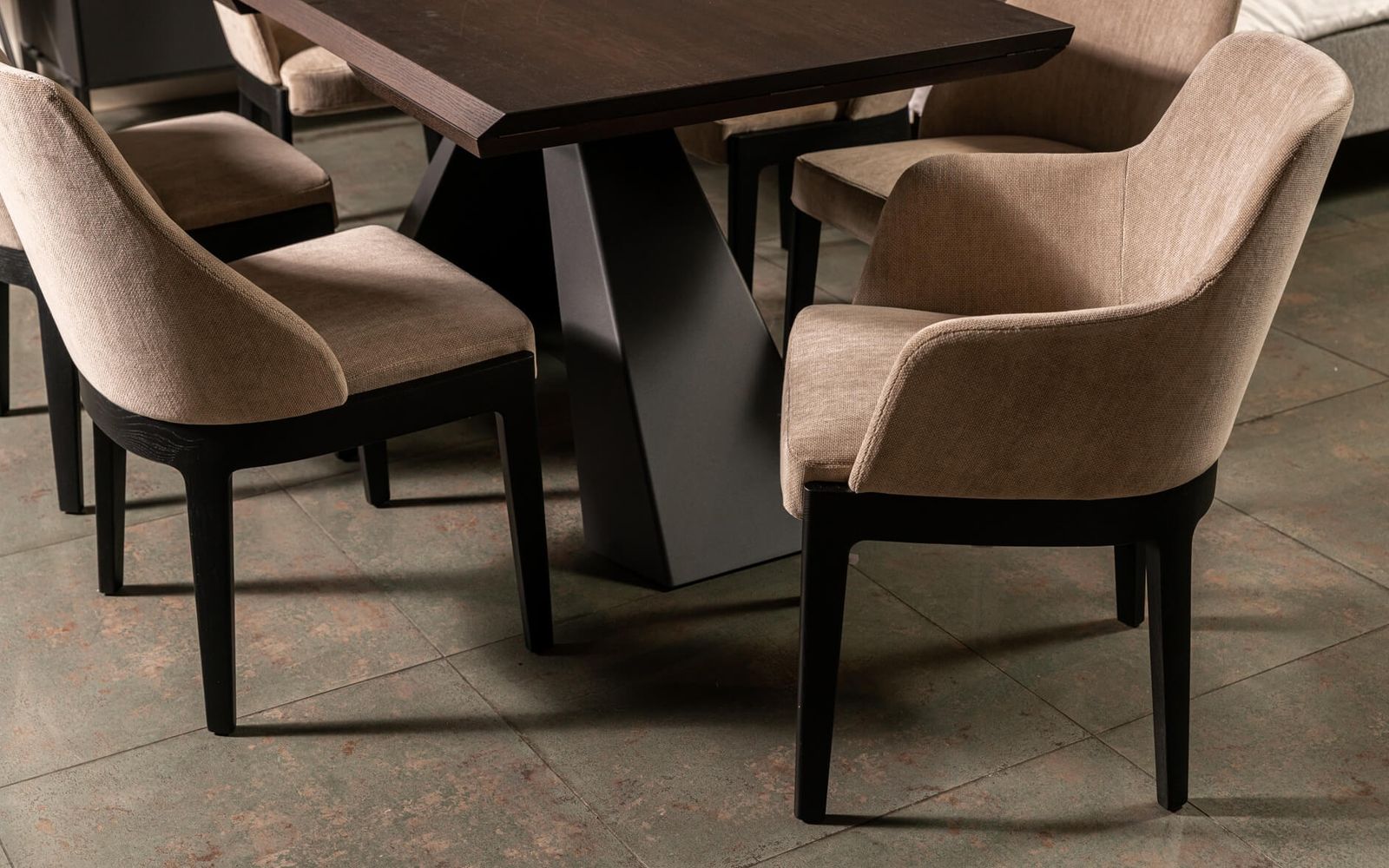 Molteni&C Стул Chelsea с подлокотниками от Molteni & C — в интерьере
