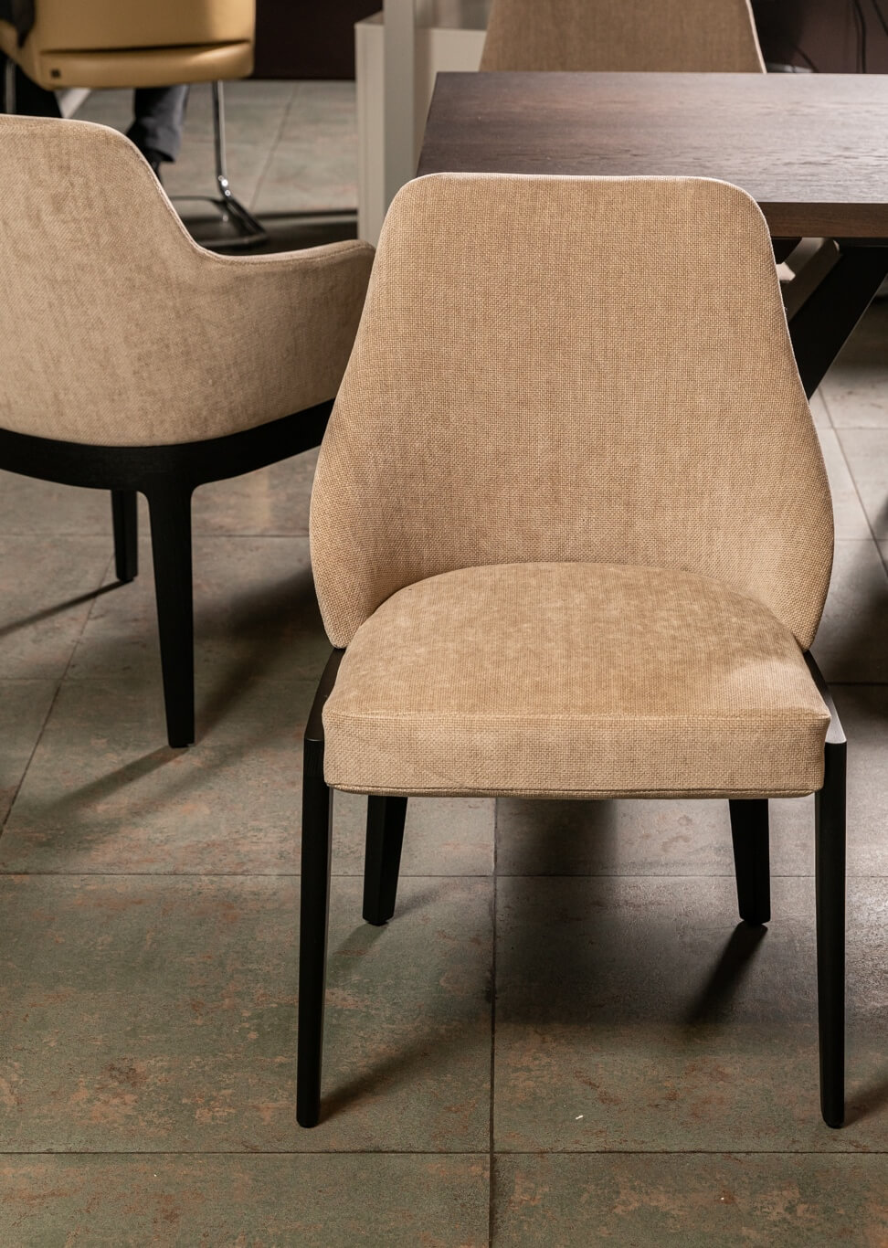 Molteni&C Стул Chelsea с подлокотниками от Molteni & C — в интерьере