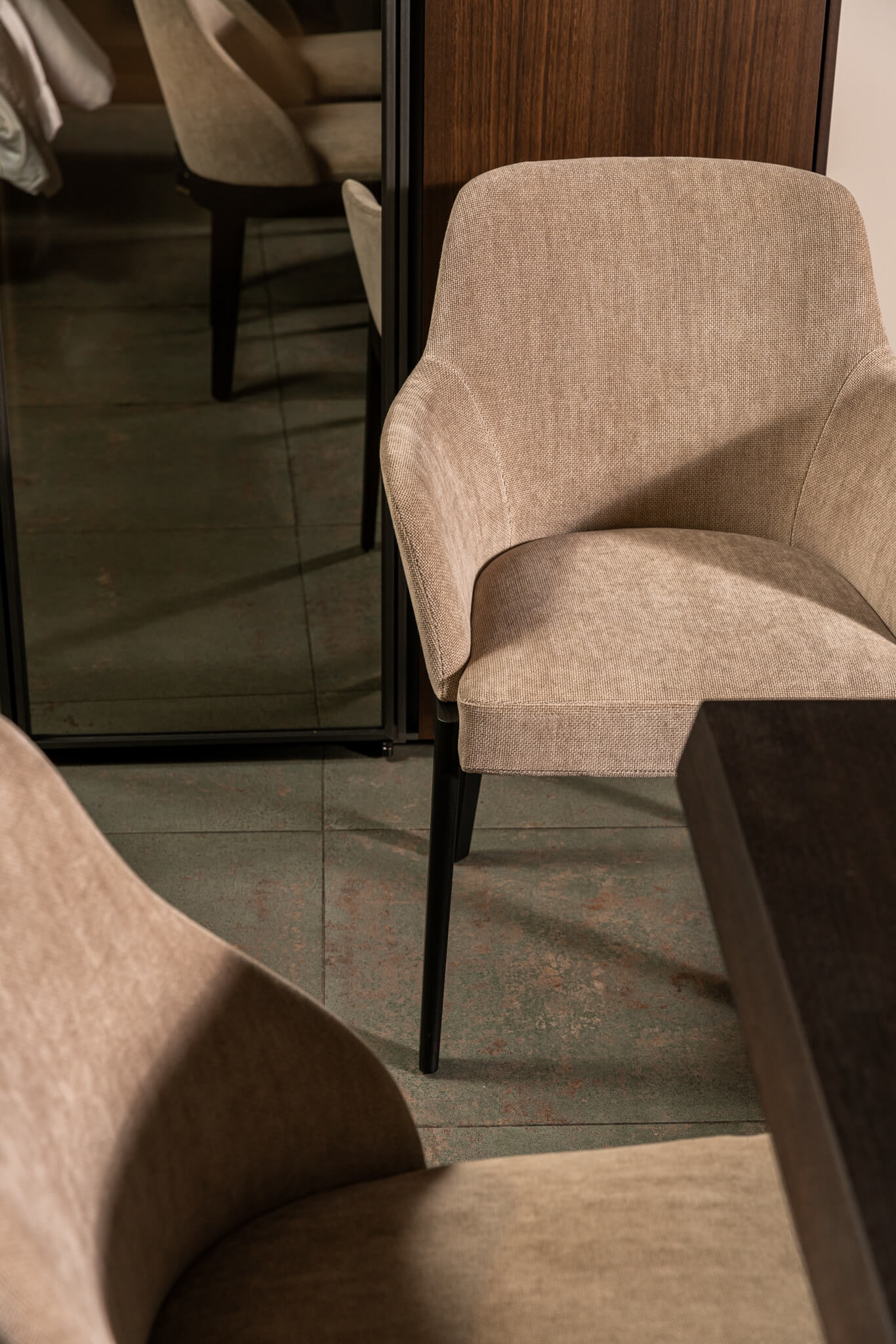 Molteni&C Стул Chelsea с подлокотниками от Molteni & C — в интерьере