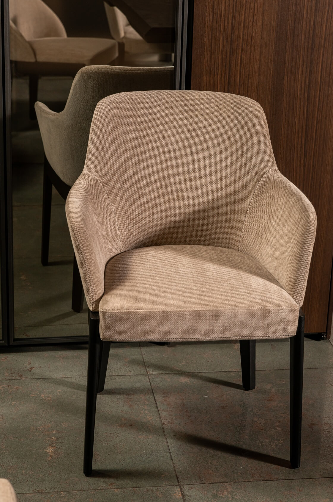Molteni&C Стул Chelsea с подлокотниками от Molteni & C — в интерьере
