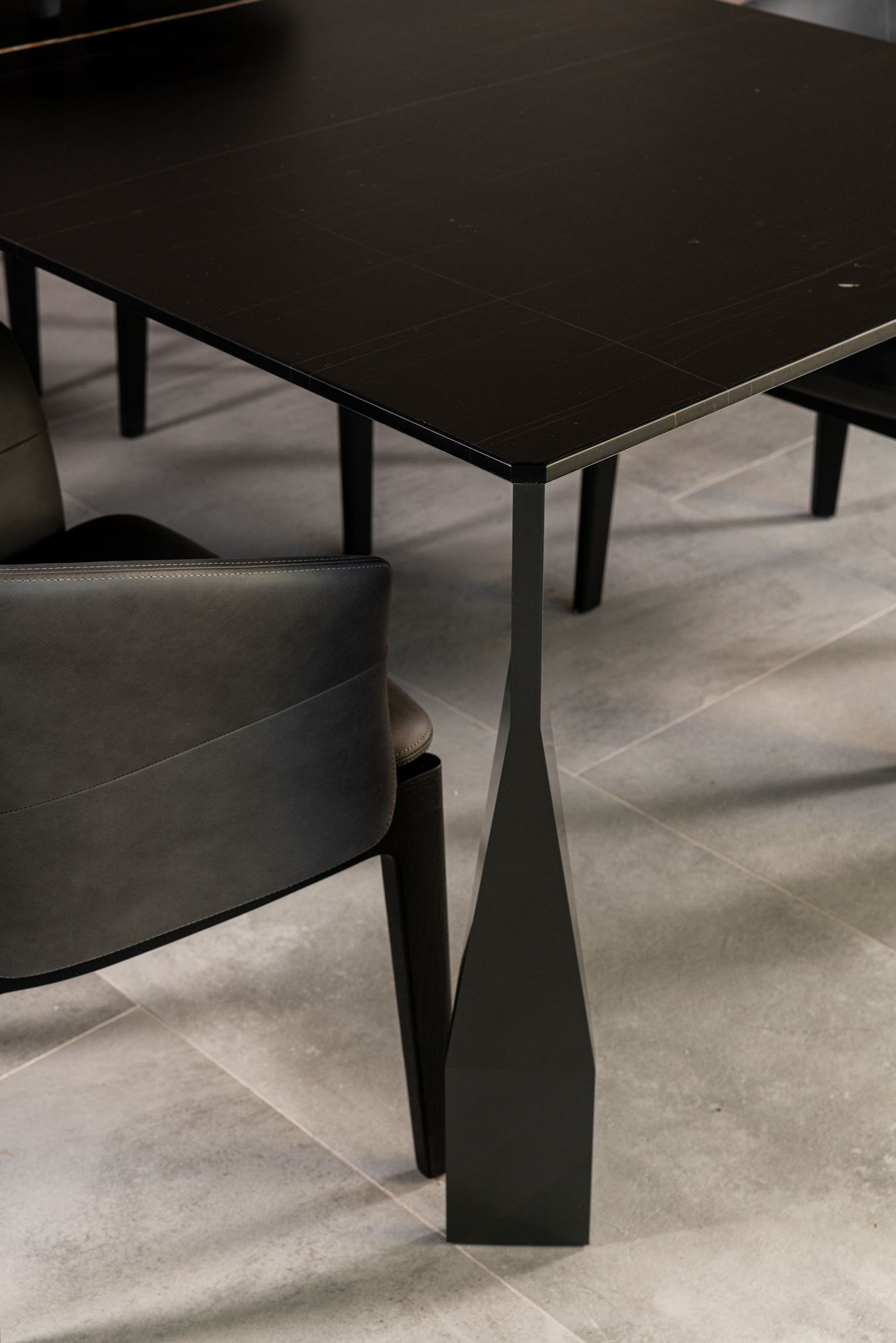 Molteni&C Необычный стол Diamond от Molteni & C — в интерьере