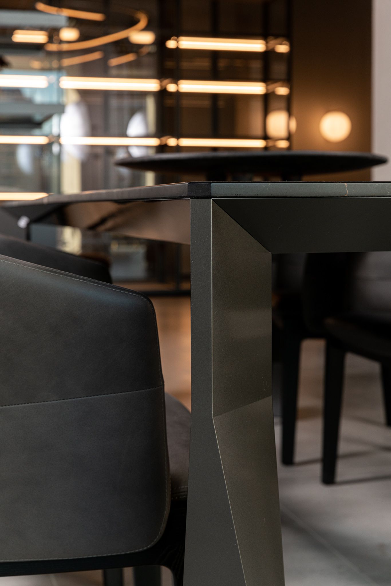 Molteni&C Необычный стол Diamond от Molteni & C — в интерьере