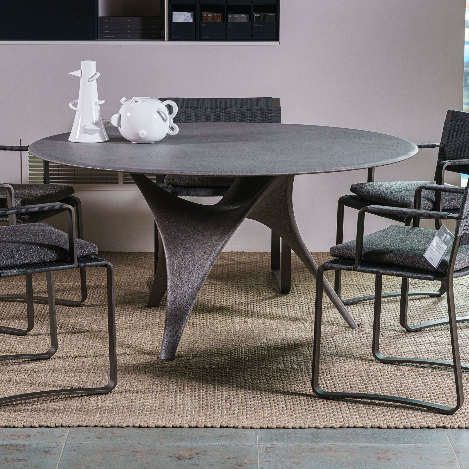 Molteni&C Уличный обеденный стол Arc от Molteni & C — в интерьере
