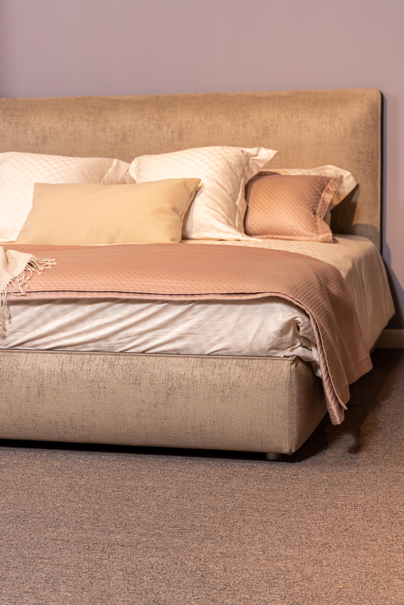 Molteni&C Кровать в стиле минимализм Ribbon от Molteni & C — в интерьере