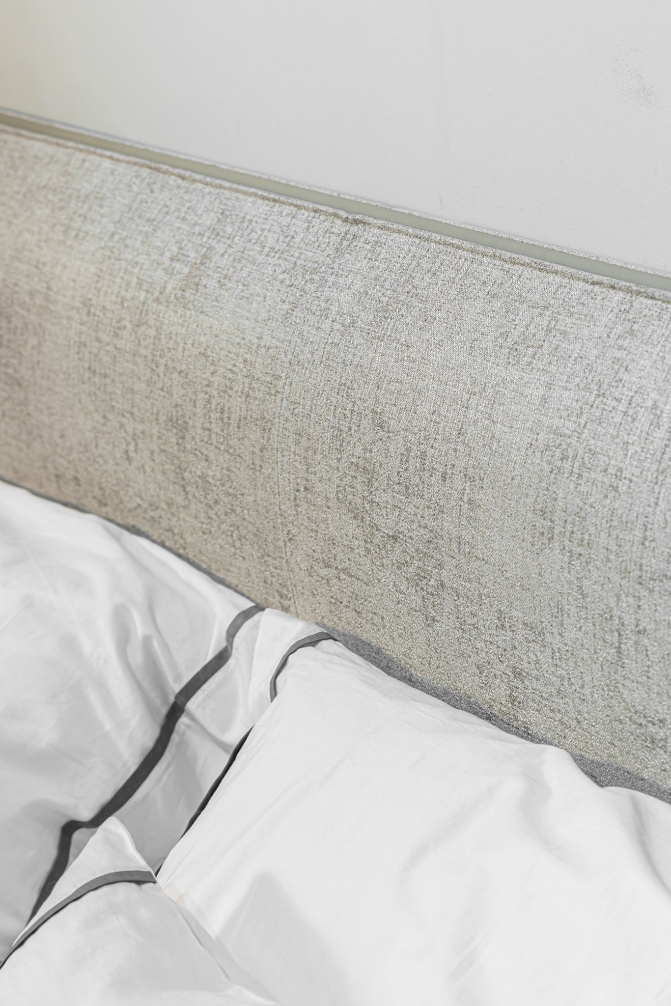 Molteni&C Кровать в стиле минимализм Ribbon от Molteni & C — в интерьере