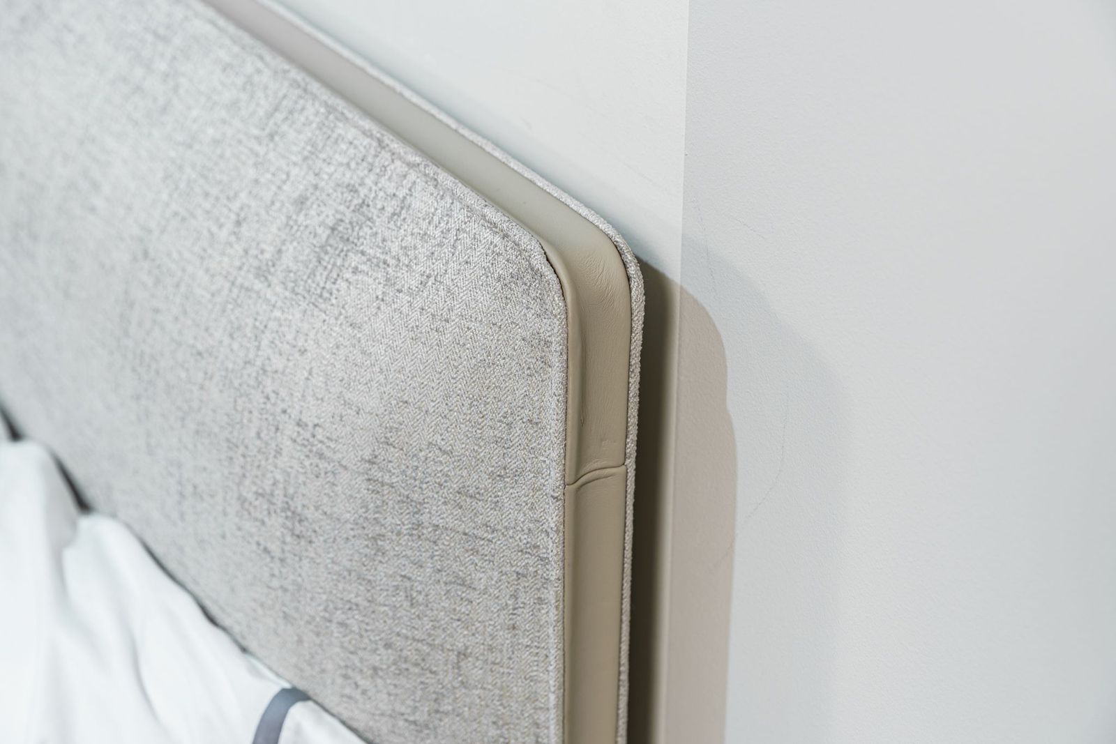 Molteni&C Кровать в стиле минимализм Ribbon от Molteni & C — в интерьере