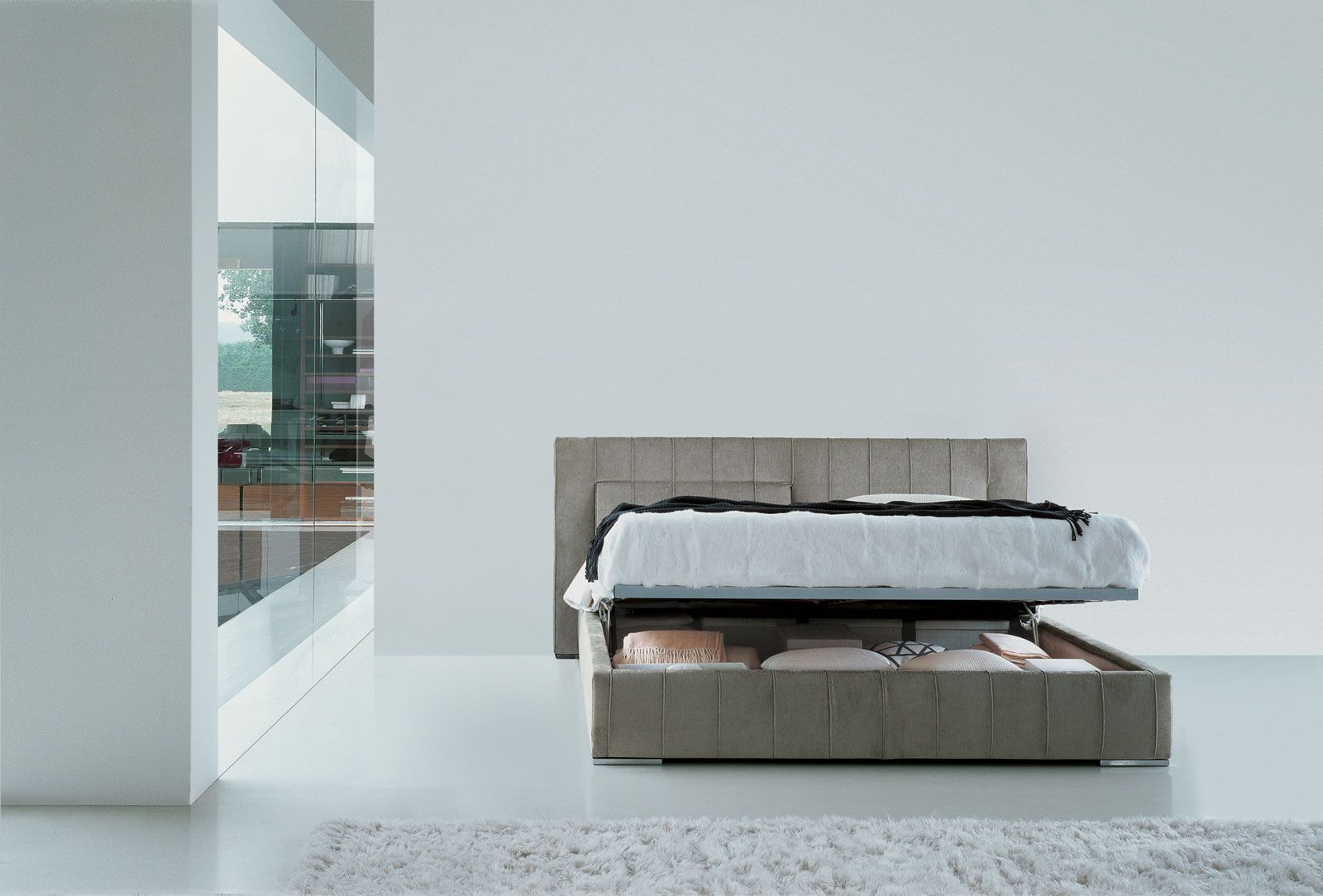 Molteni&C Кровать с функциональным изголовьем High-Wave от Molteni & C — в интерьере