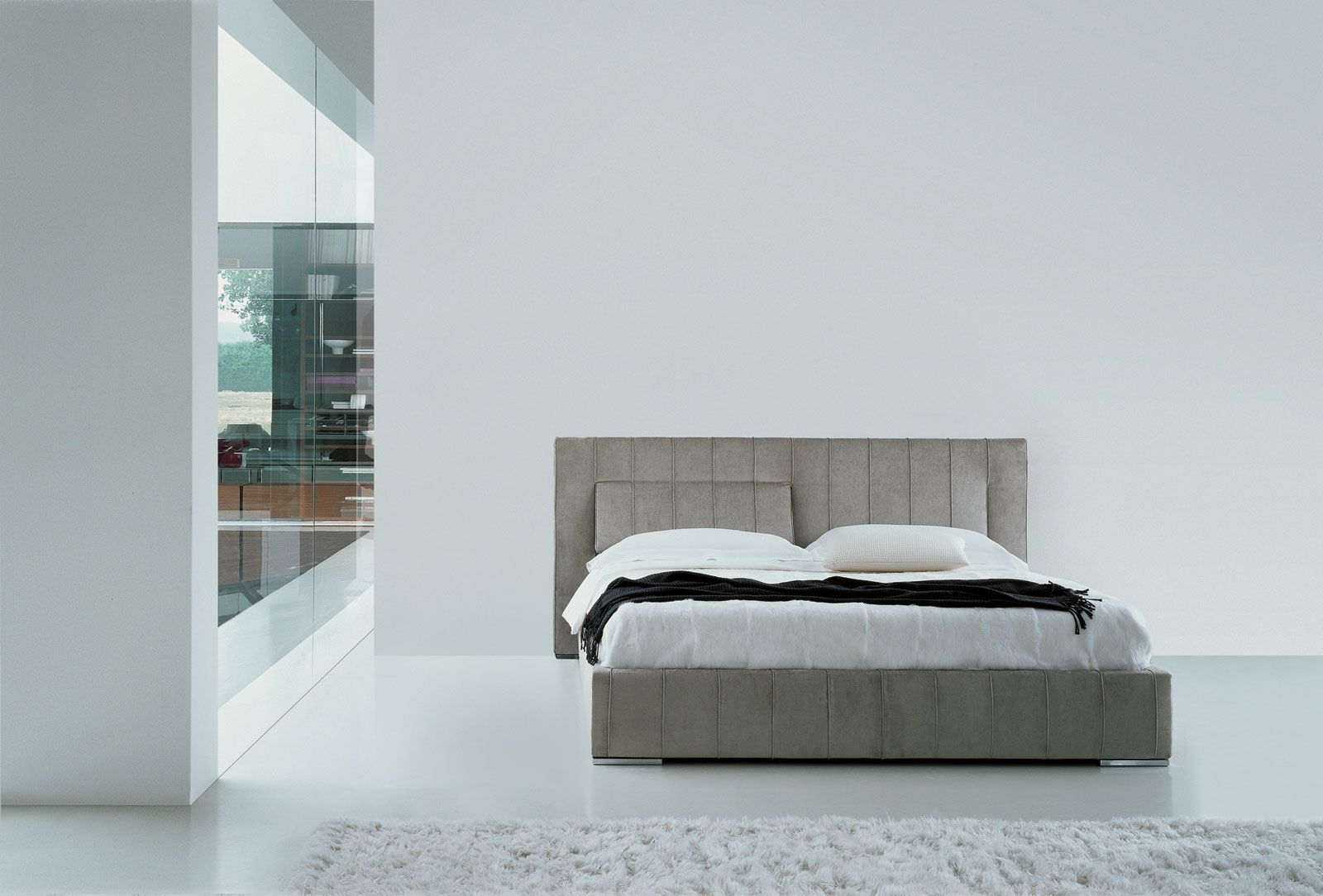 Molteni&C Кровать с функциональным изголовьем High-Wave от Molteni & C — в интерьере