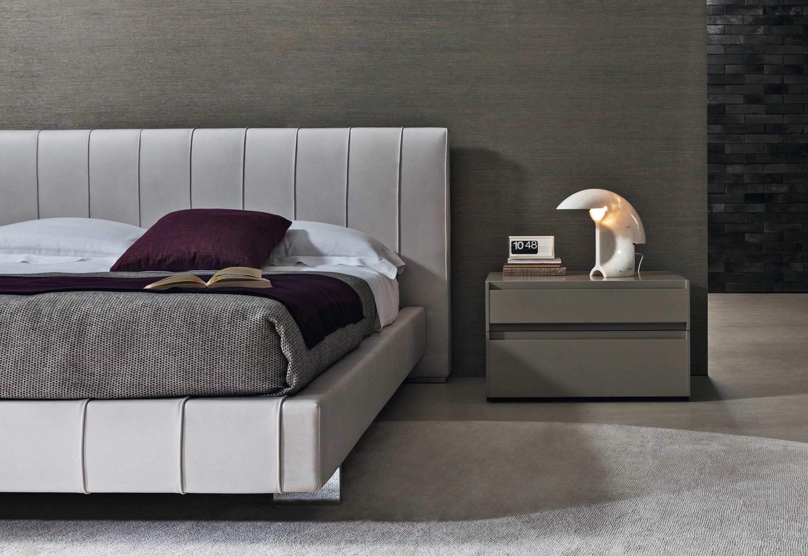Molteni&C Кровать с функциональным изголовьем High-Wave от Molteni & C — в интерьере