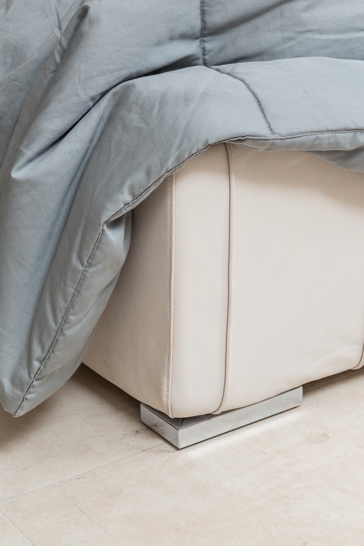 Molteni&C Кровать с функциональным изголовьем High-Wave от Molteni & C — в интерьере