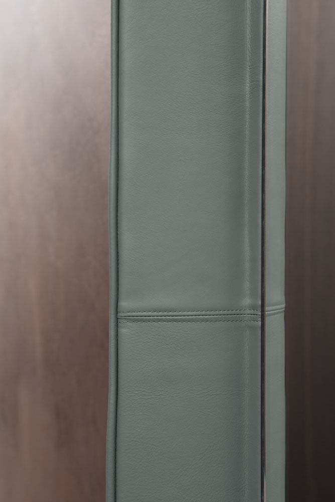 Flou Зеркало Gentleman Nabuck 108 от Flou — в интерьере