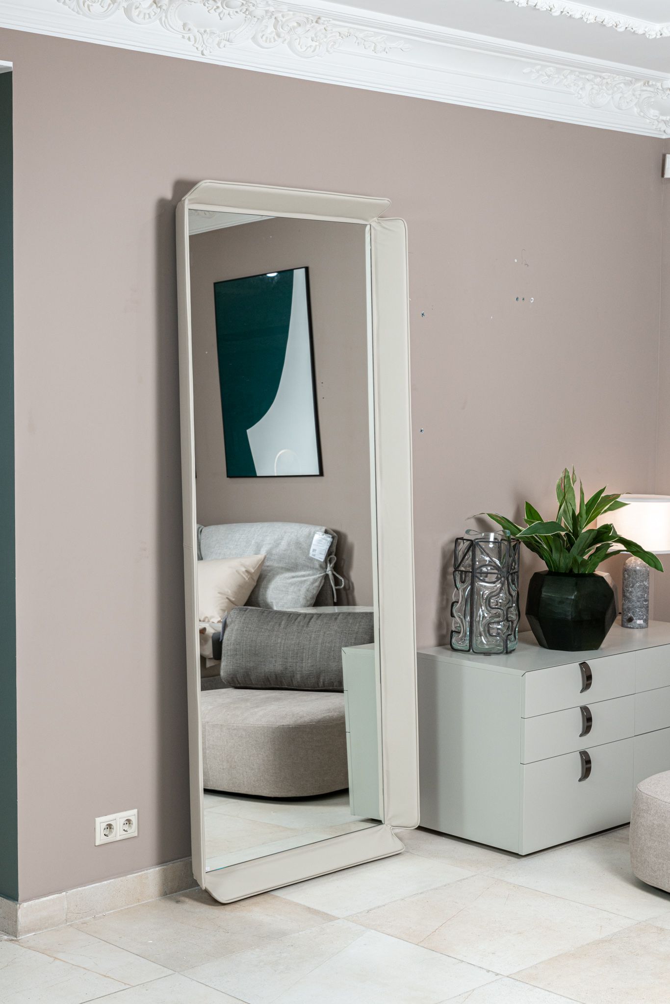 Flou Зеркало Gentleman Nabuck 108 от Flou — в интерьере