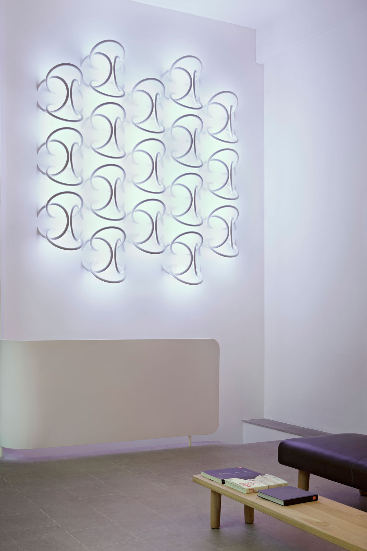 Flos Бра Wall Piercing от Flos — в интерьере