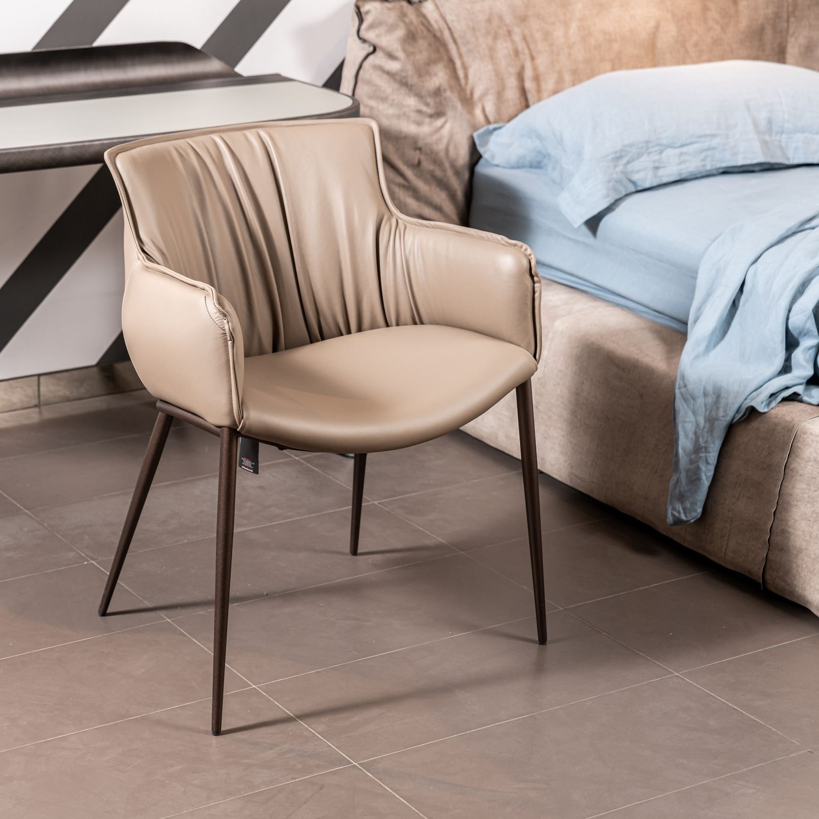 Cattelan Italia Стул с подлокотниками Rhonda Taupe от Cattelan Italia — в интерьере
