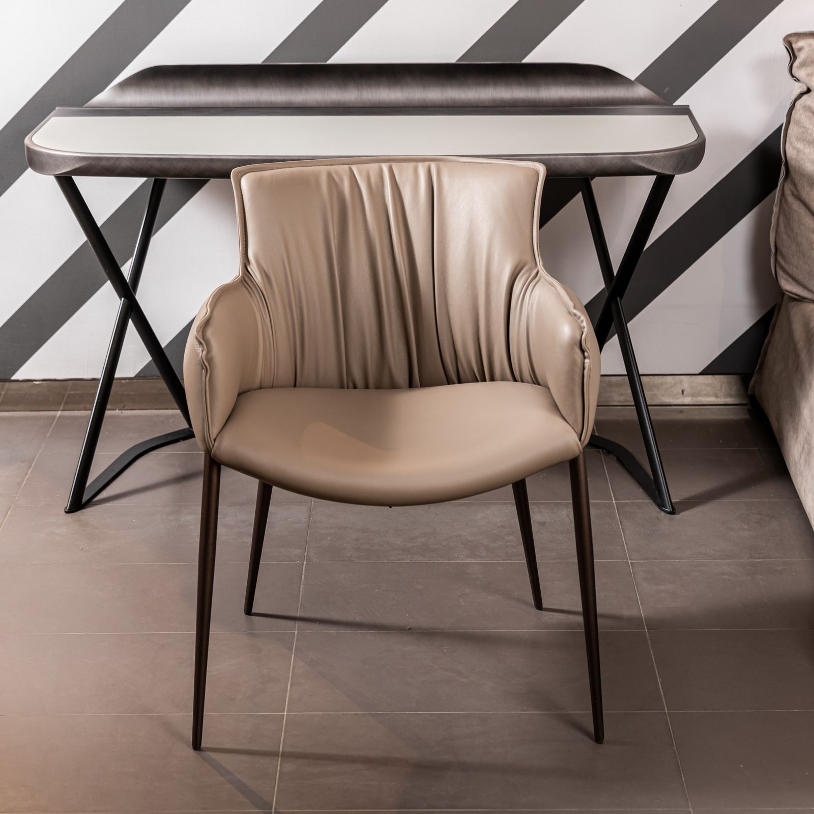 Cattelan Italia Стул с подлокотниками Rhonda Taupe от Cattelan Italia — в интерьере