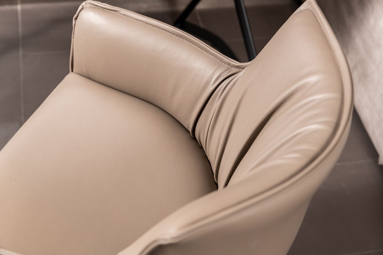 Cattelan Italia Стул с подлокотниками Rhonda Taupe от Cattelan Italia — в интерьере