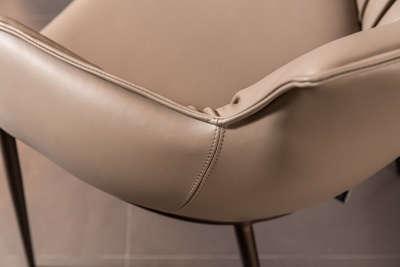 Cattelan Italia Стул с подлокотниками Rhonda Taupe от Cattelan Italia — в интерьере