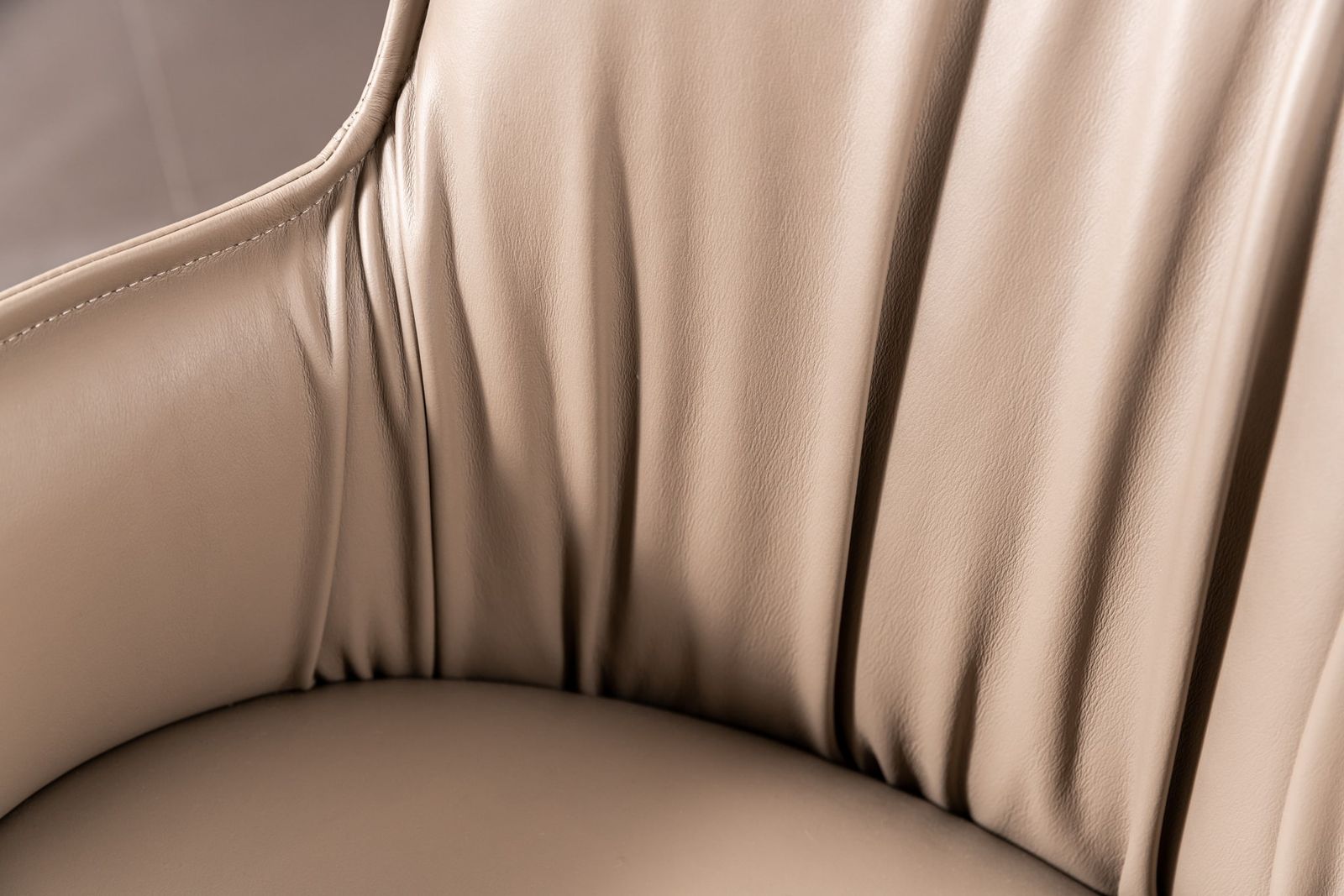 Cattelan Italia Стул с подлокотниками Rhonda Taupe от Cattelan Italia — в интерьере