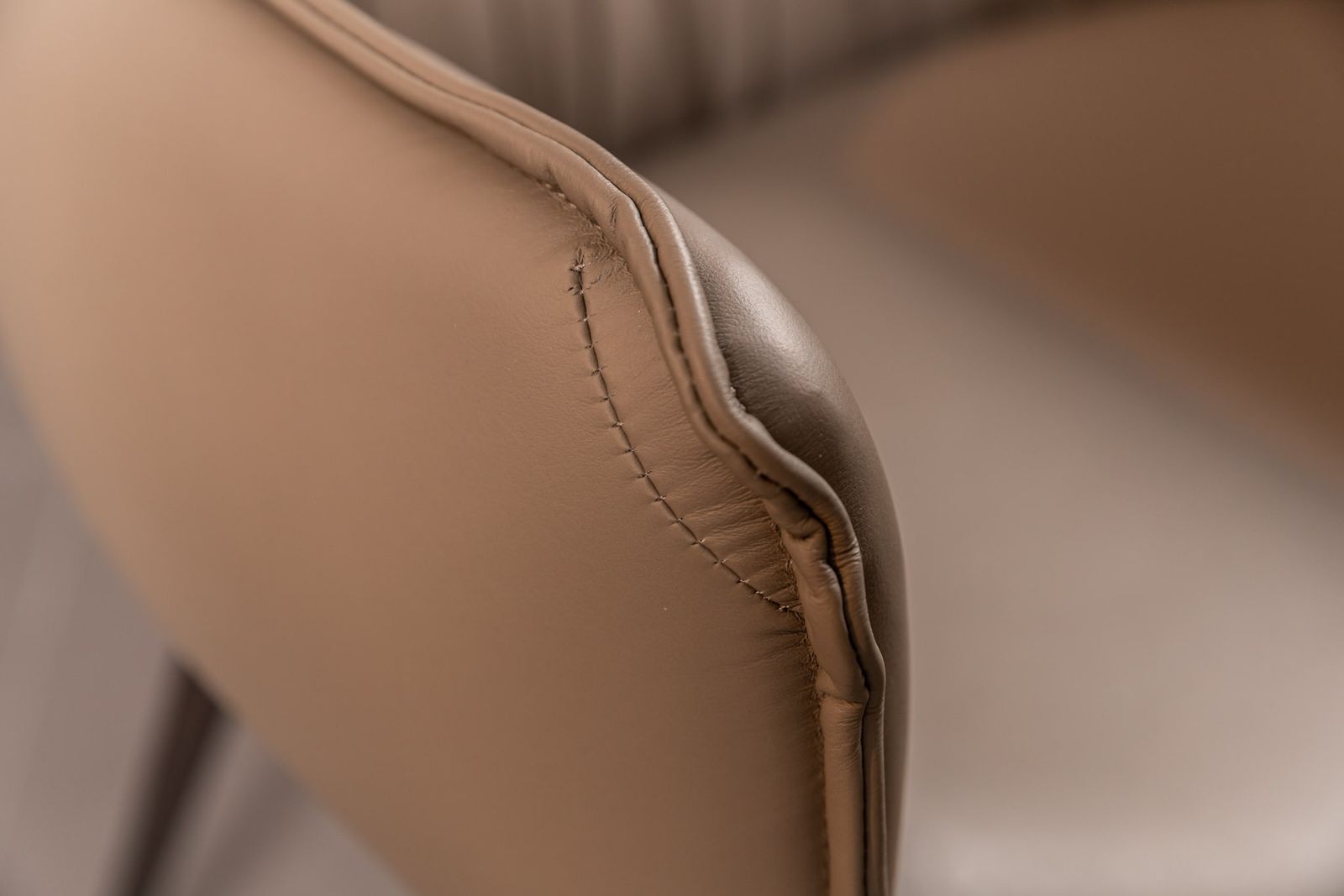 Cattelan Italia Стул с подлокотниками Rhonda Taupe от Cattelan Italia — в интерьере