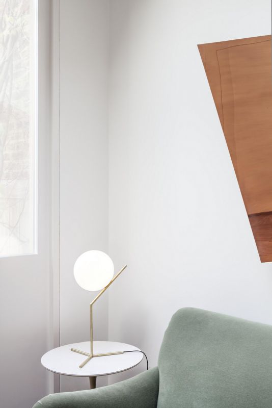Flos Настольная лампа IC от Flos — в интерьере