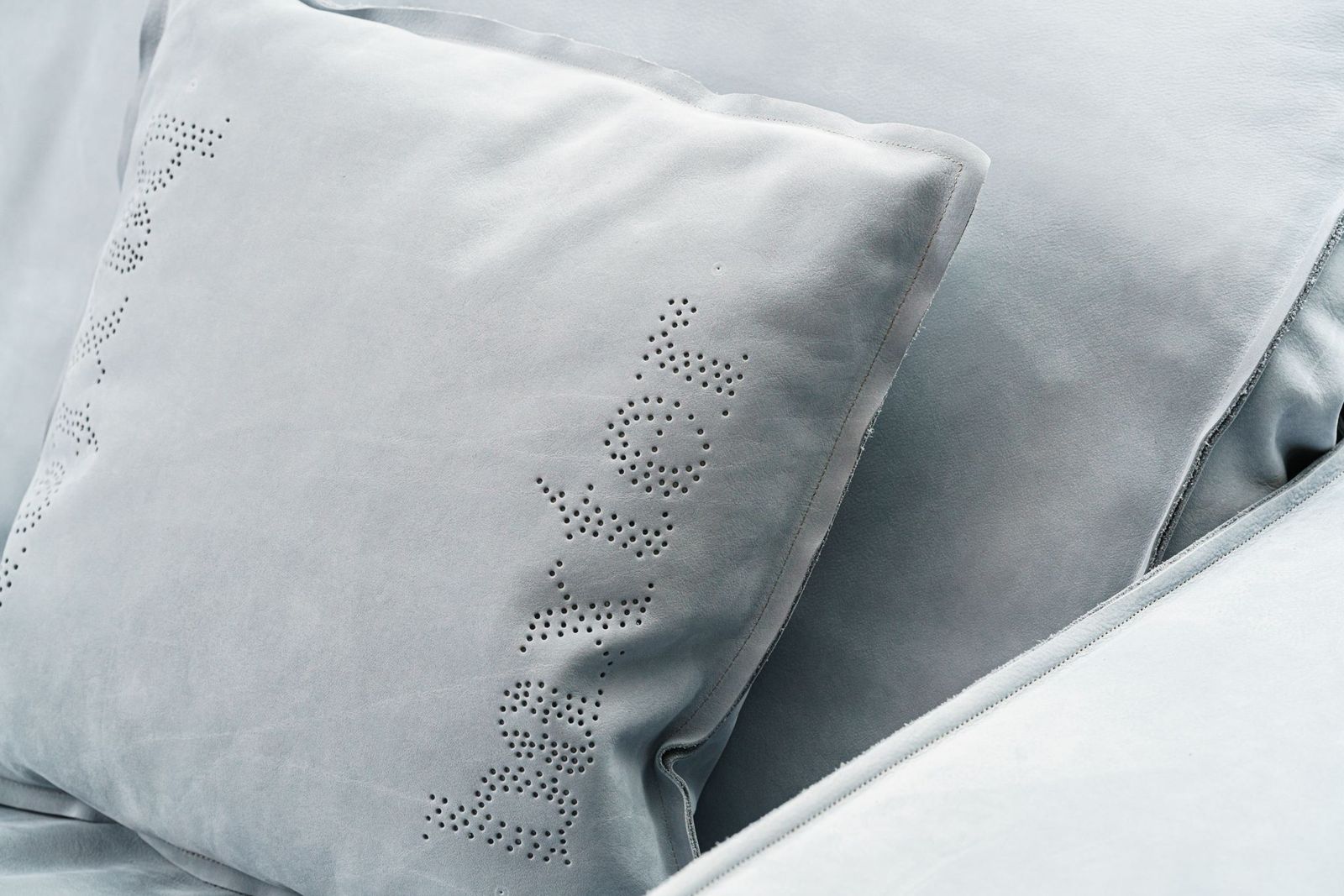 Baxter Диван Budapest Soft Kashmir Azure 430 от Baxter — в интерьере