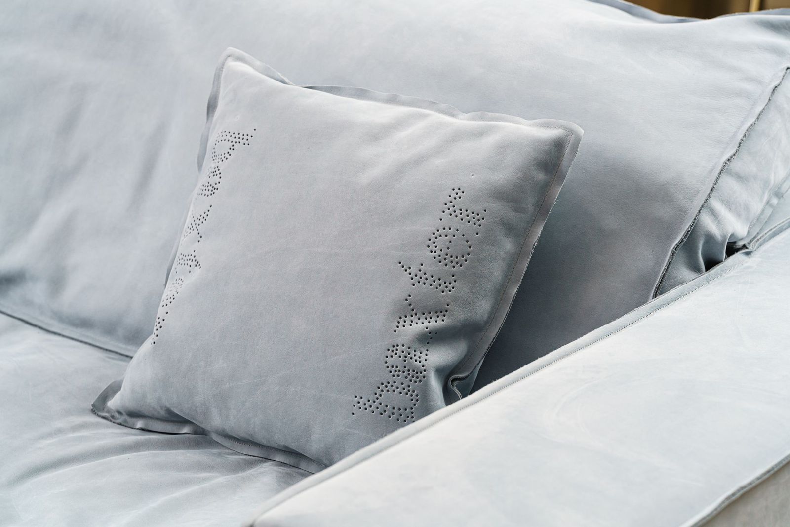 Baxter Диван Budapest Soft Kashmir Azure 430 от Baxter — в интерьере
