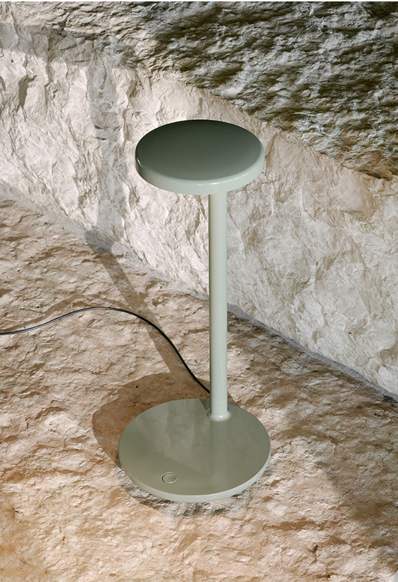 Flos Настольная лампа OBLIQUE sage от Flos — в интерьере