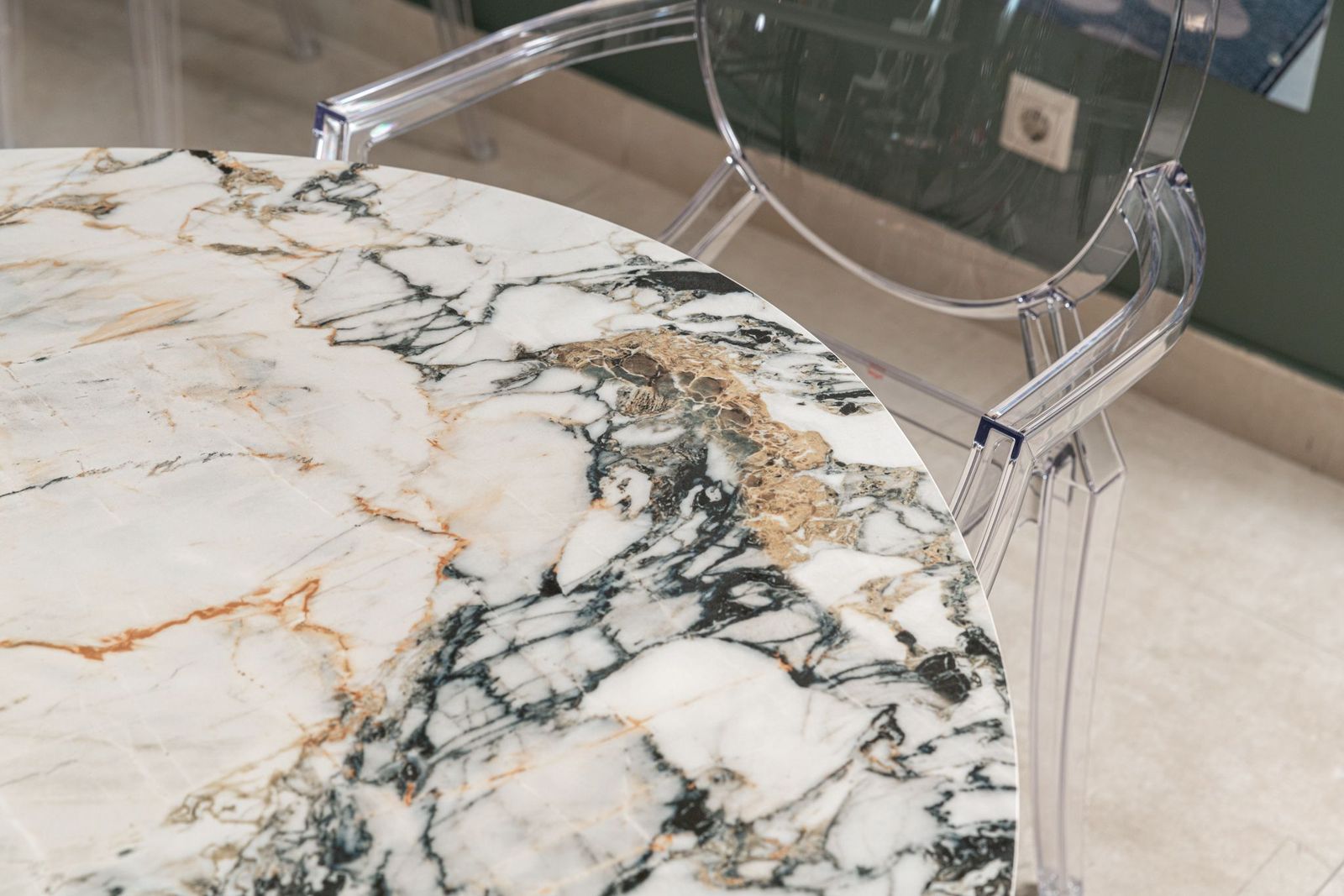 Kartell Стол Glossy Oval от Kartell — в интерьере