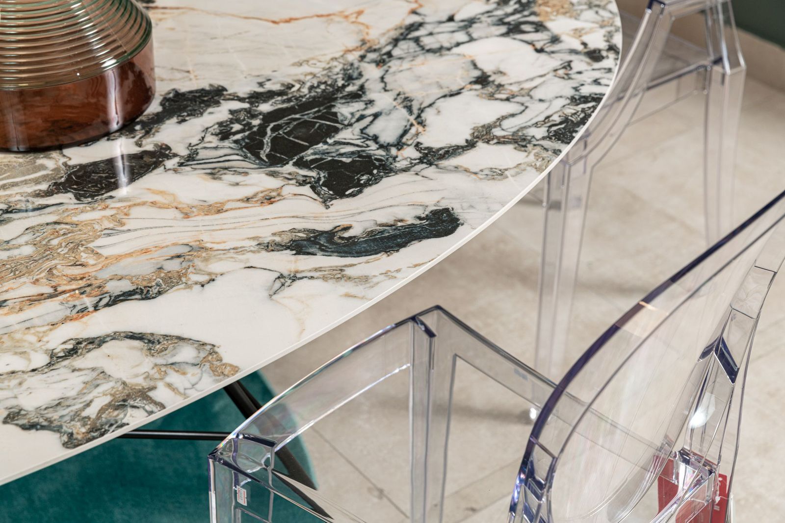 Kartell Стол Glossy Oval от Kartell — в интерьере