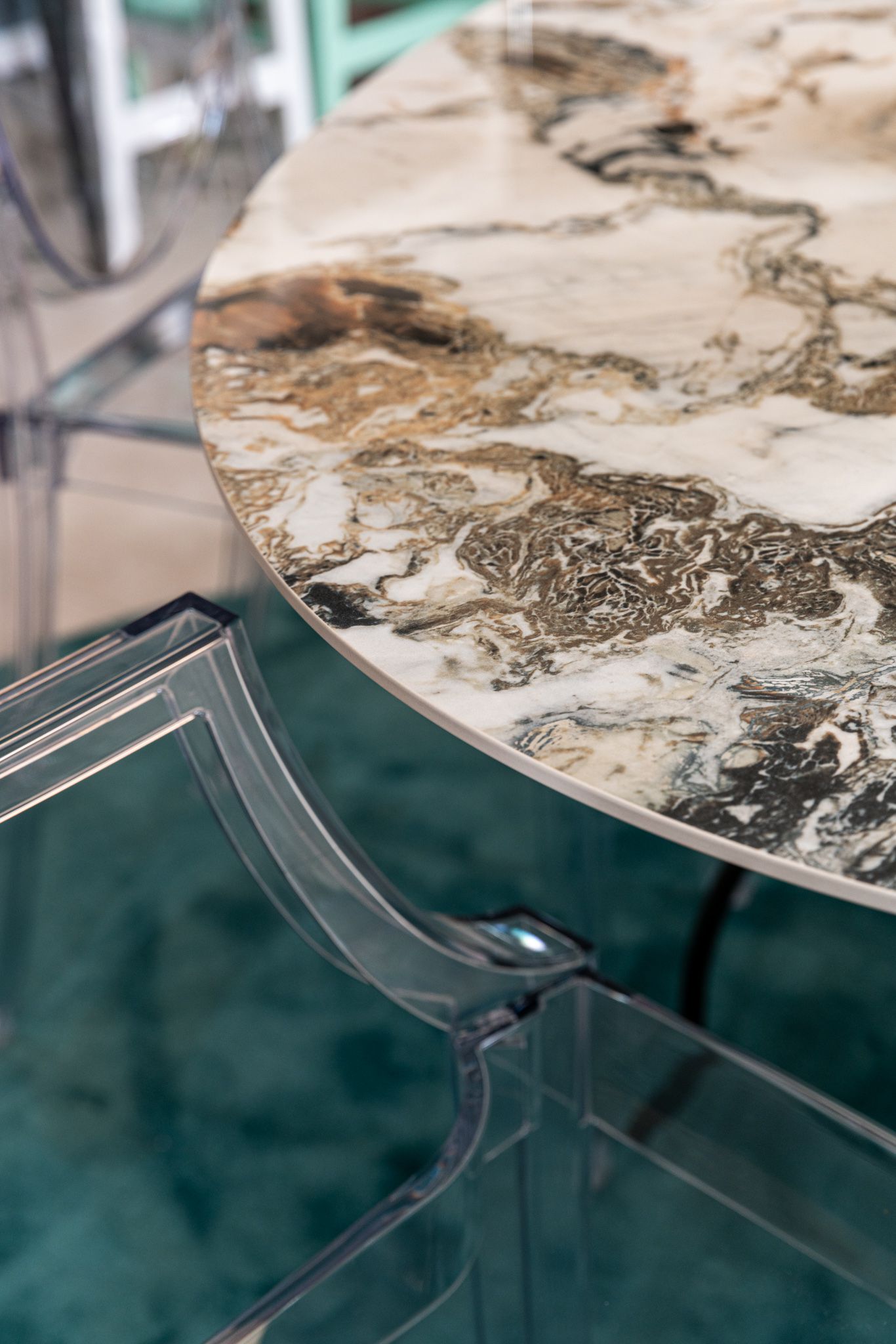 Kartell Стол Glossy Oval от Kartell — в интерьере