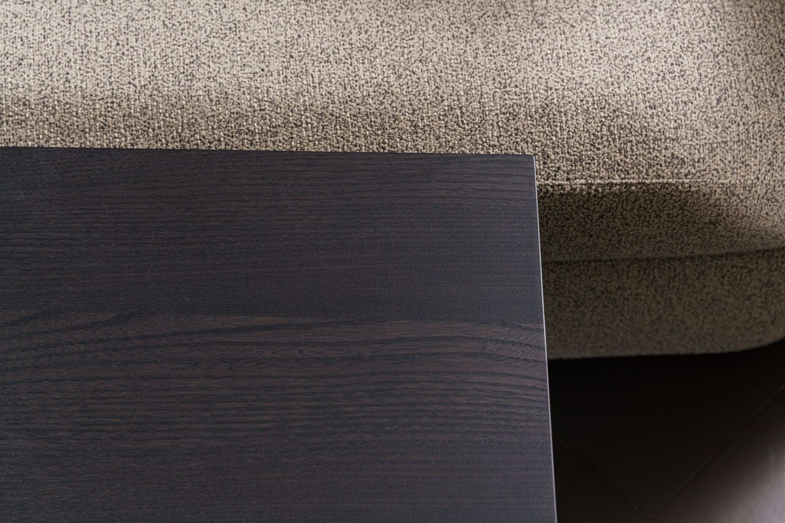 Poliform Журнальный столик Mondrian 70*70*48 brown nickel lucido от Poliform — в интерьере