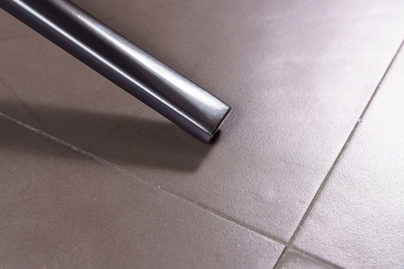 Poliform Журнальный столик Mondrian 70*70*48 brown nickel lucido от Poliform — в интерьере