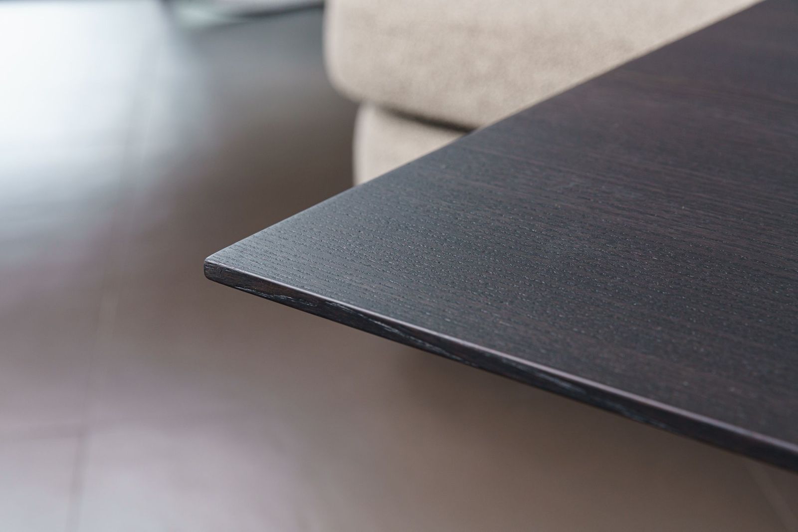 Poliform Журнальный столик Mondrian 70*70*48 brown nickel lucido от Poliform — в интерьере
