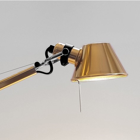 Artemide Настольная лампа Tolomeo Micro gold от Artemide — в интерьере