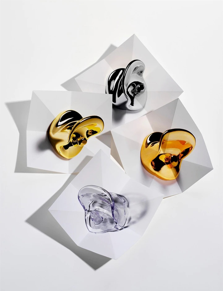 Kartell Вешалка Wall Clothes Hook от Kartell — в интерьере