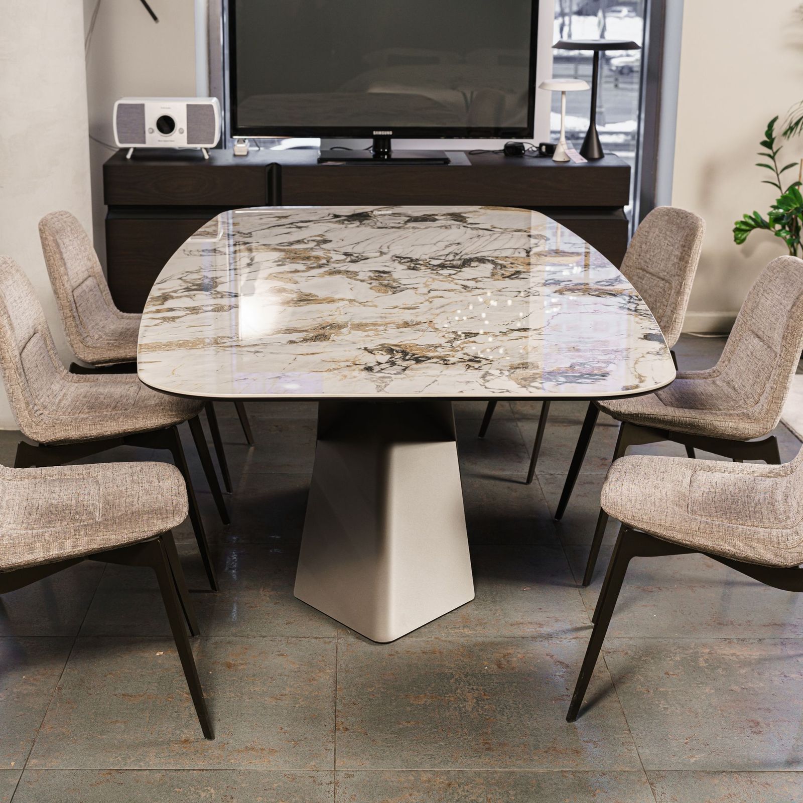 Cattelan Italia Стол Tyron Keramik KM11 Makalu от Cattelan Italia — в интерьере