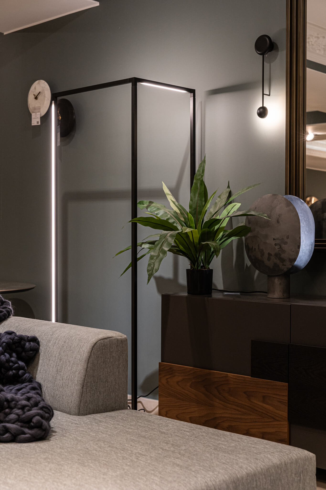 Vibia Бра Pin 1690 от Vibia — в интерьере