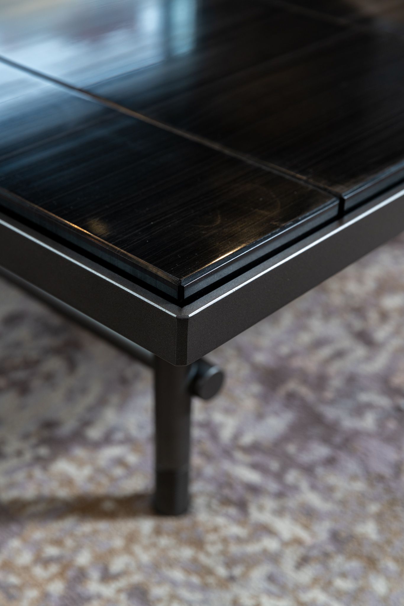 Poltrona Frau Журнальный столик Pierre Limited Edition Nero Pagoda от Poltrona Frau — в интерьере
