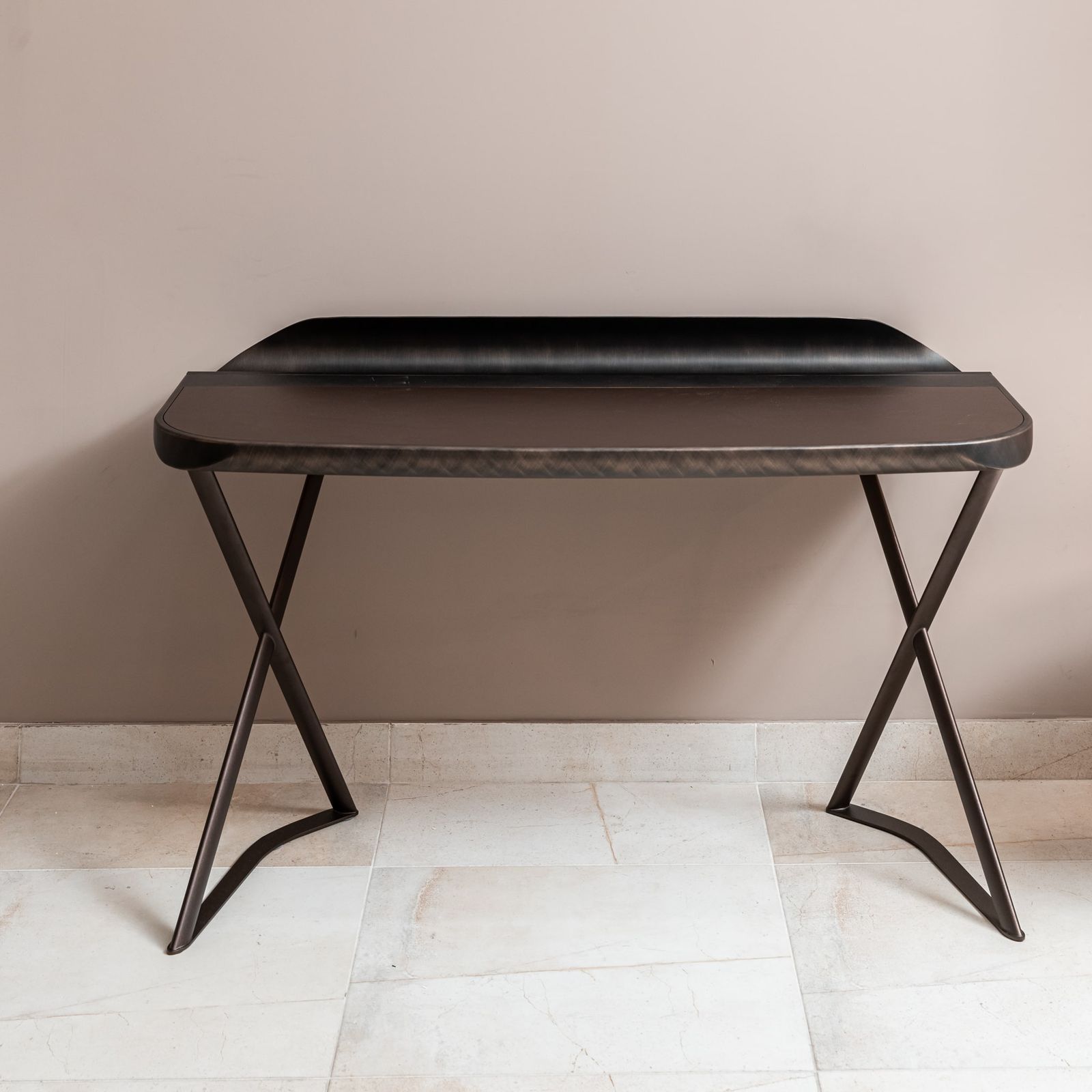 Cattelan Italia Письменный стол Cocoon Leather cuoio от Cattelan Italia — в интерьере