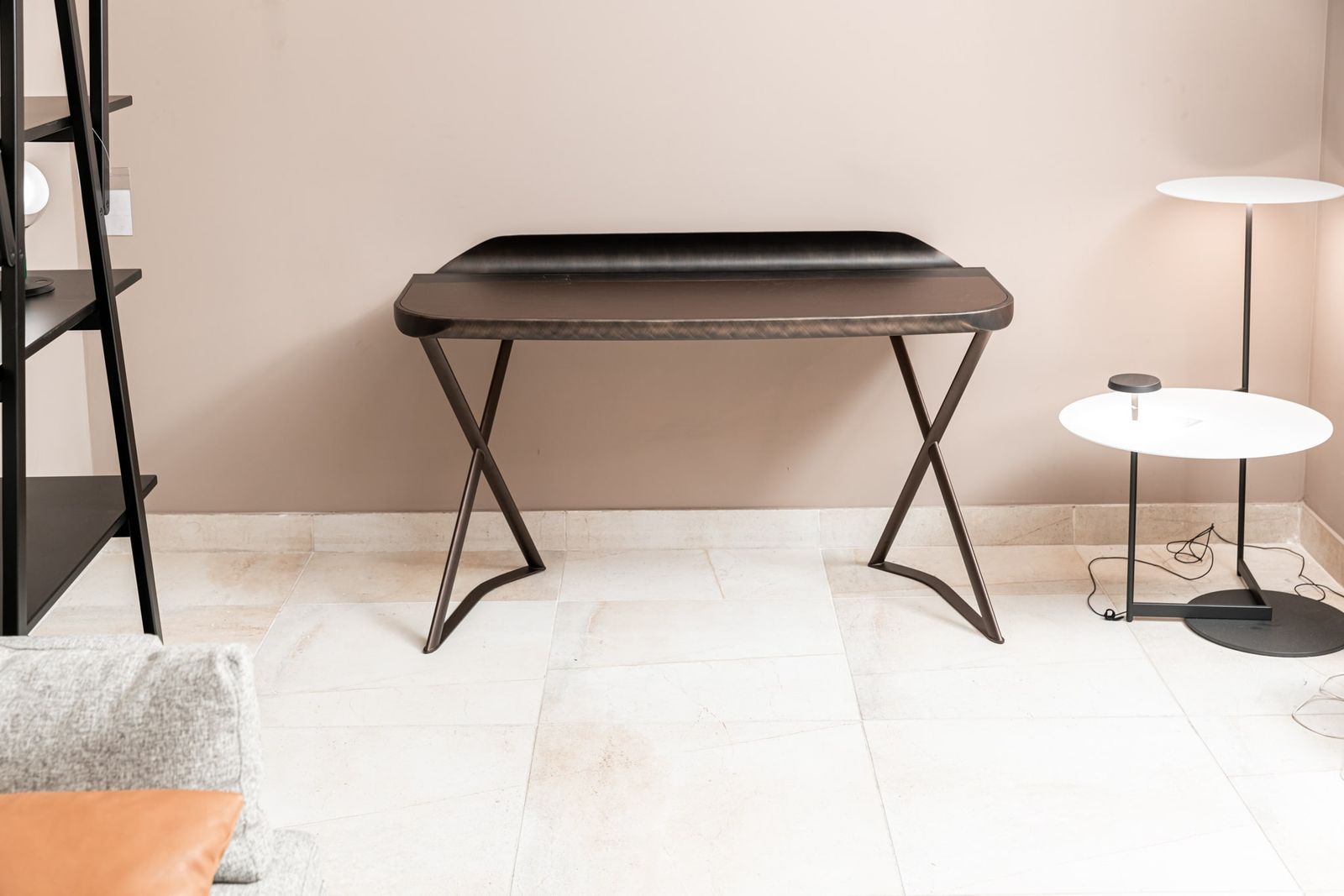 Cattelan Italia Письменный стол Cocoon Leather cuoio от Cattelan Italia — в интерьере