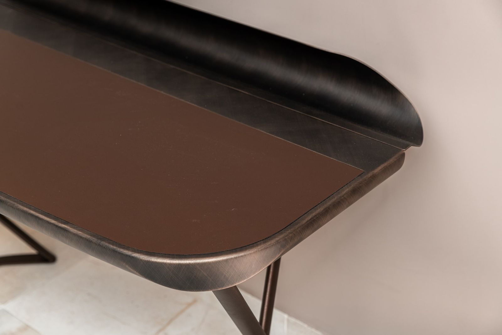 Cattelan Italia Письменный стол Cocoon Leather cuoio от Cattelan Italia — в интерьере