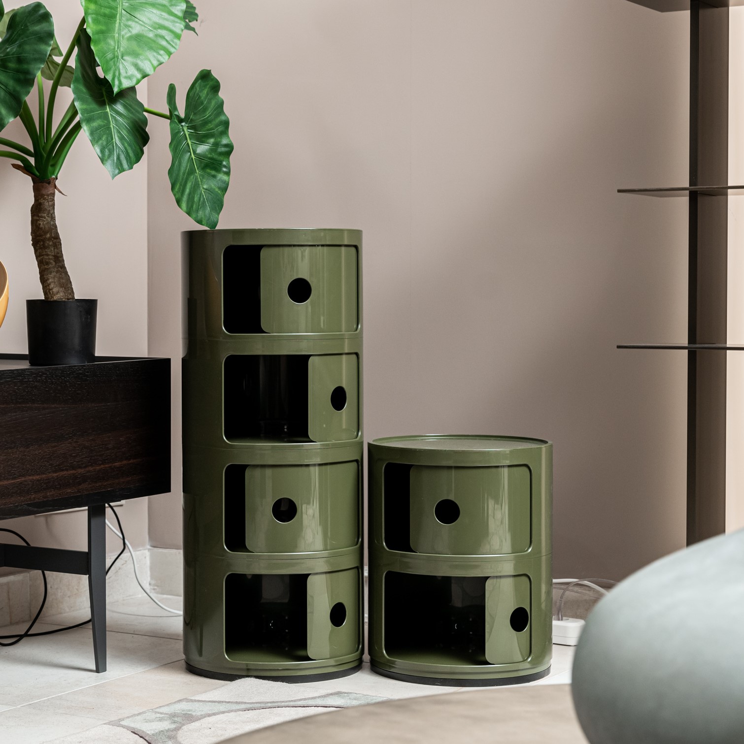 Kartell Прикроватная тумбочка Componibili (2 секции) green от Kartell — в интерьере